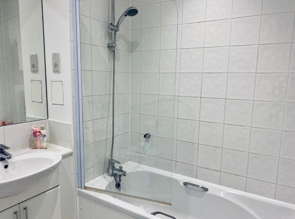 Cloud9Sa At The Charles Chertsey Apartment ภายนอก รูปภาพ